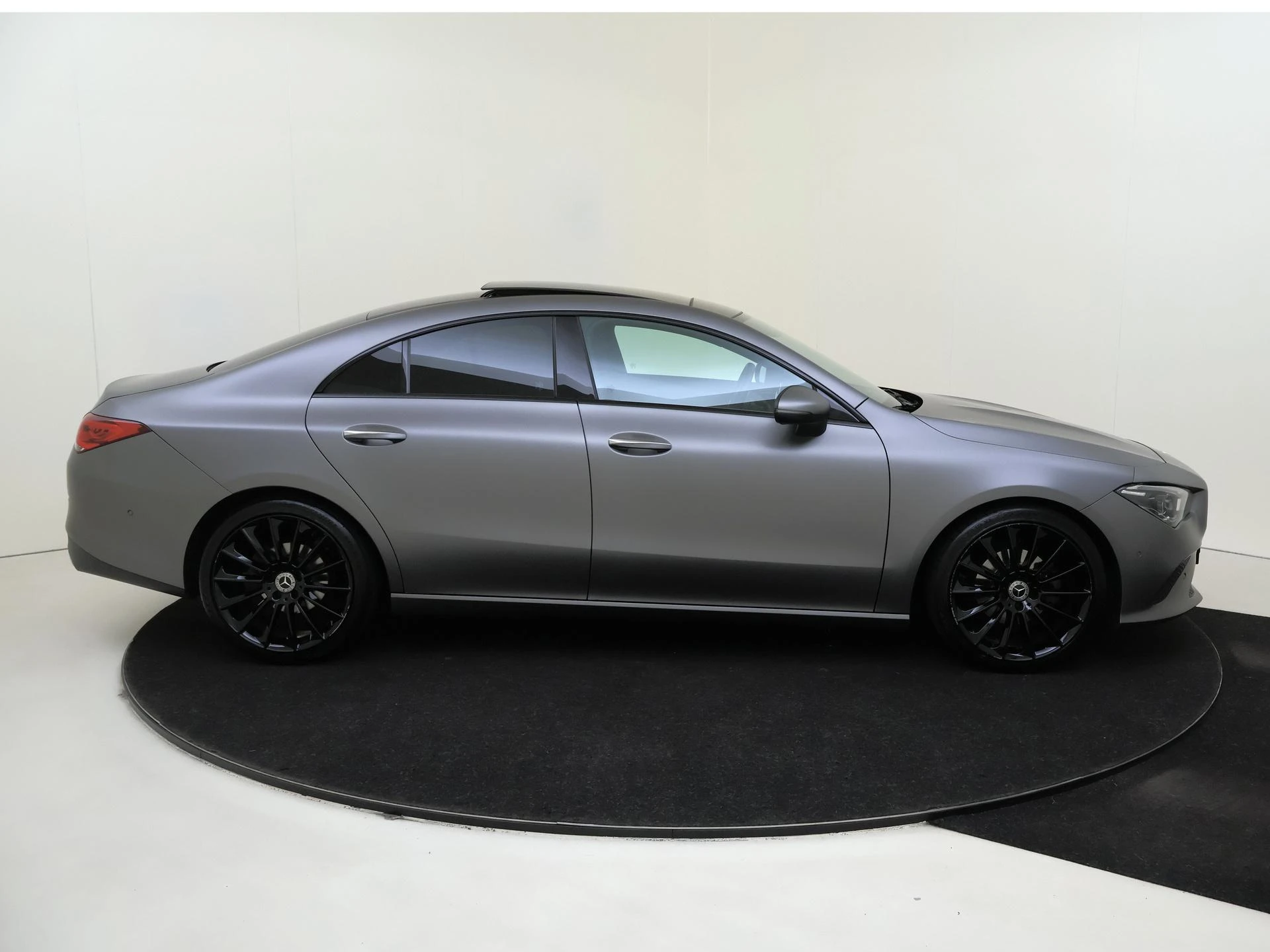 Mercedes-Benz-CLA-image-10