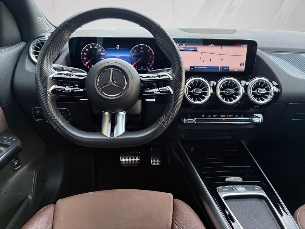 Mercedes-Benz-GLA 180 d-image-10