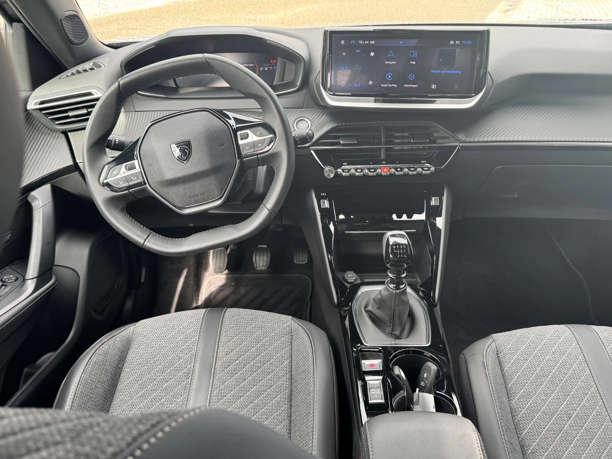 Peugeot-2008-image-16