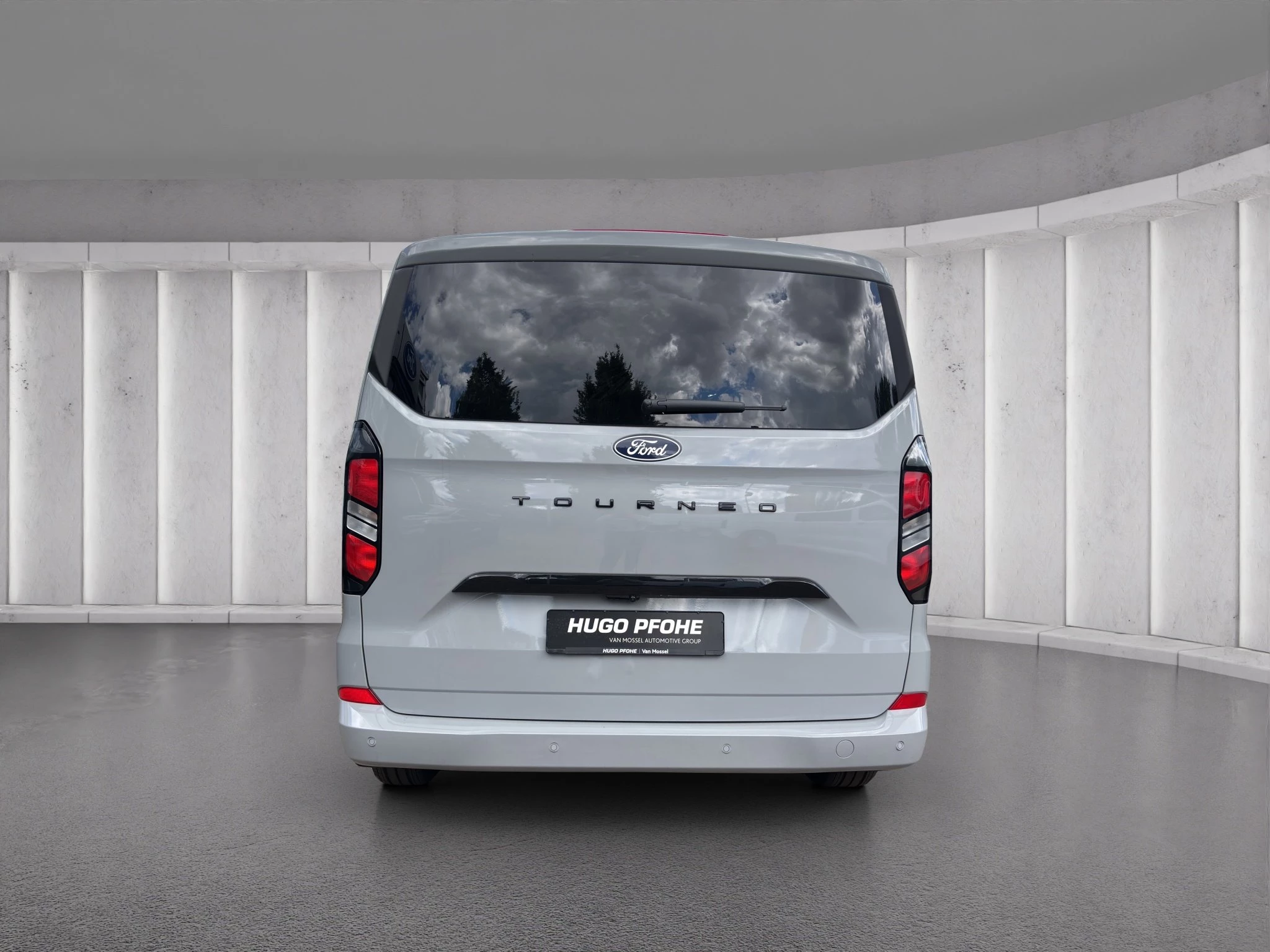 Ford Tourneo Custom Titanium 2.0 EcoBlue 125kW 320 L1 Auto FWD Van. 4-türig