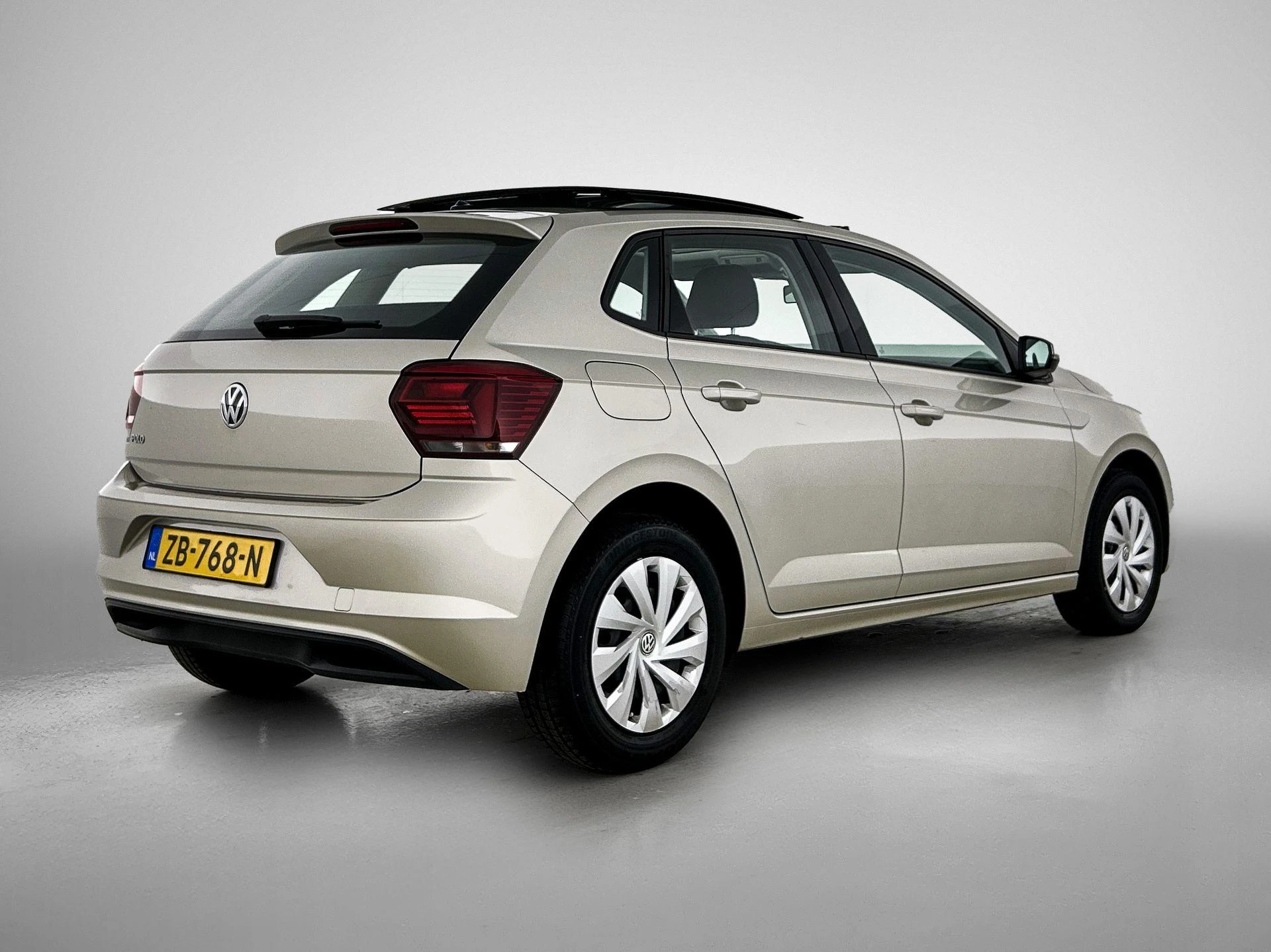 Volkswagen-Polo-image-3