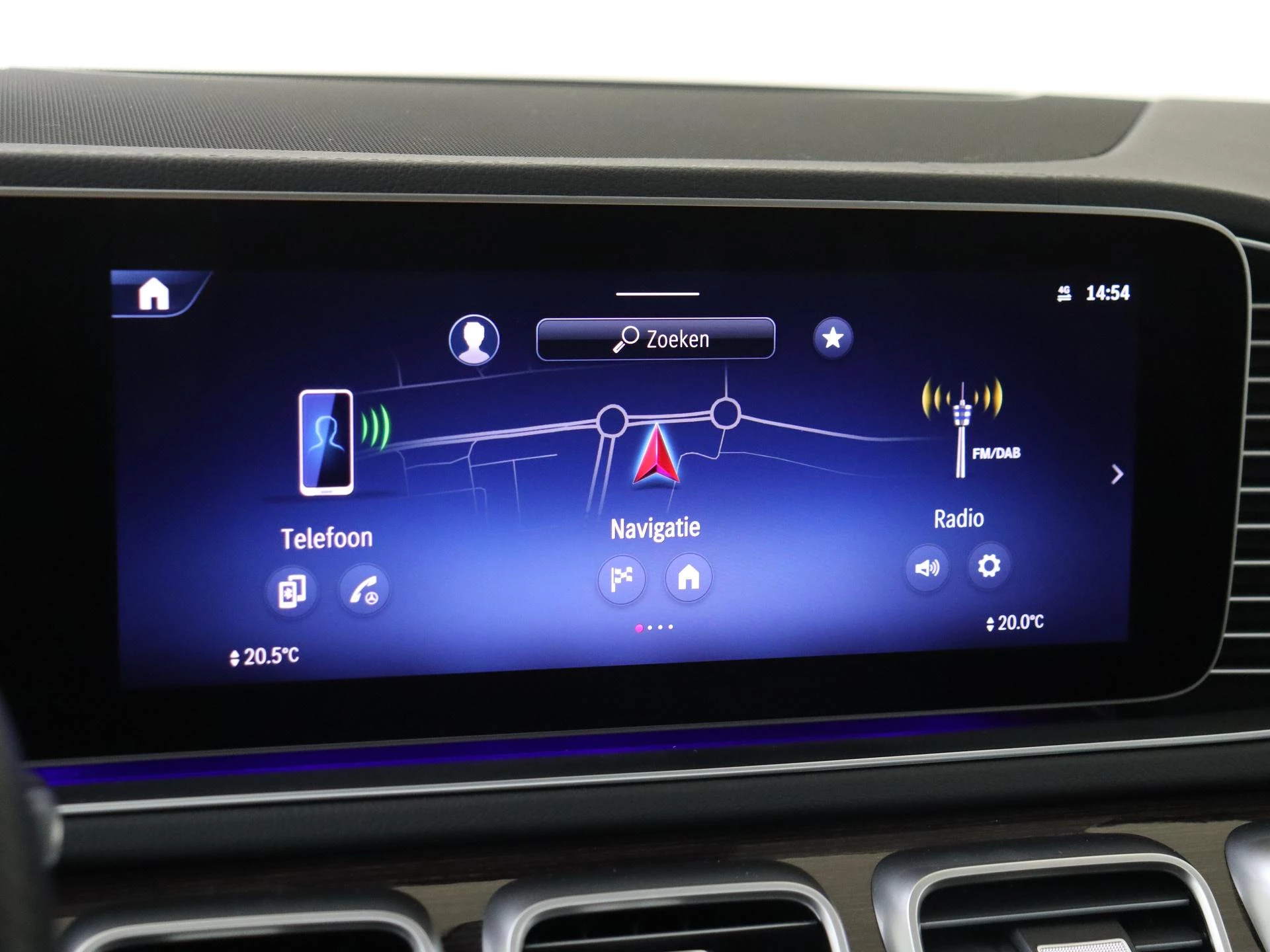 Mercedes-Benz-GLS-image-20