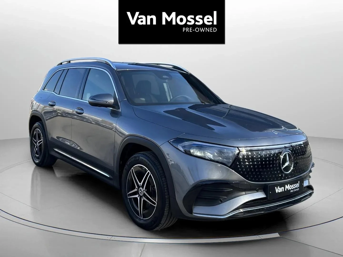 Mercedes-Benz-EQB-image-2