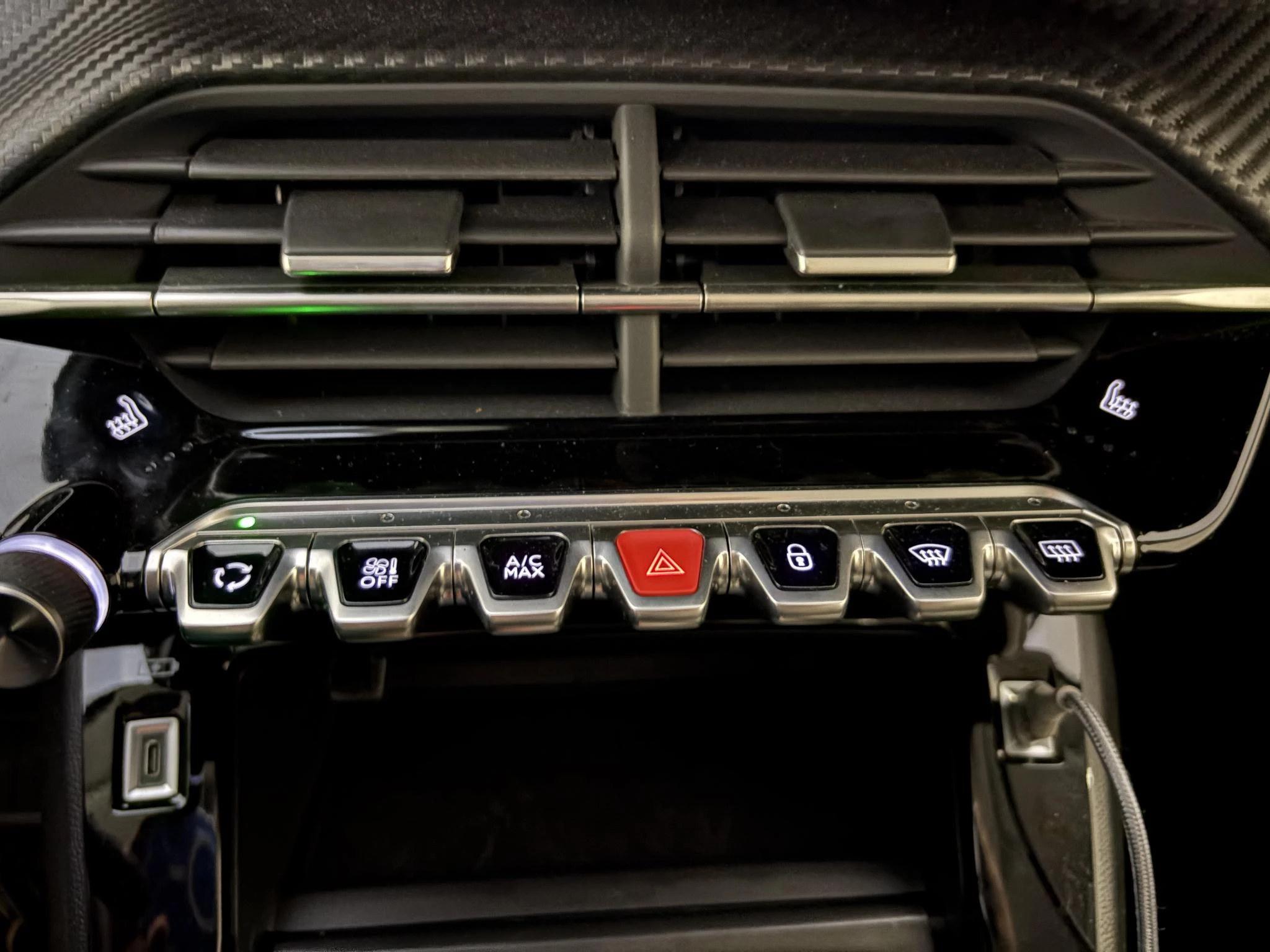 Peugeot-e-208-image-10
