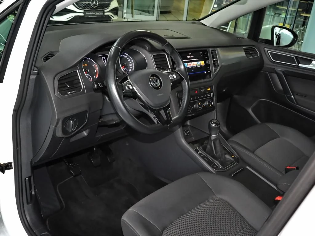 Volkswagen-Golf Sportsvan-image-7