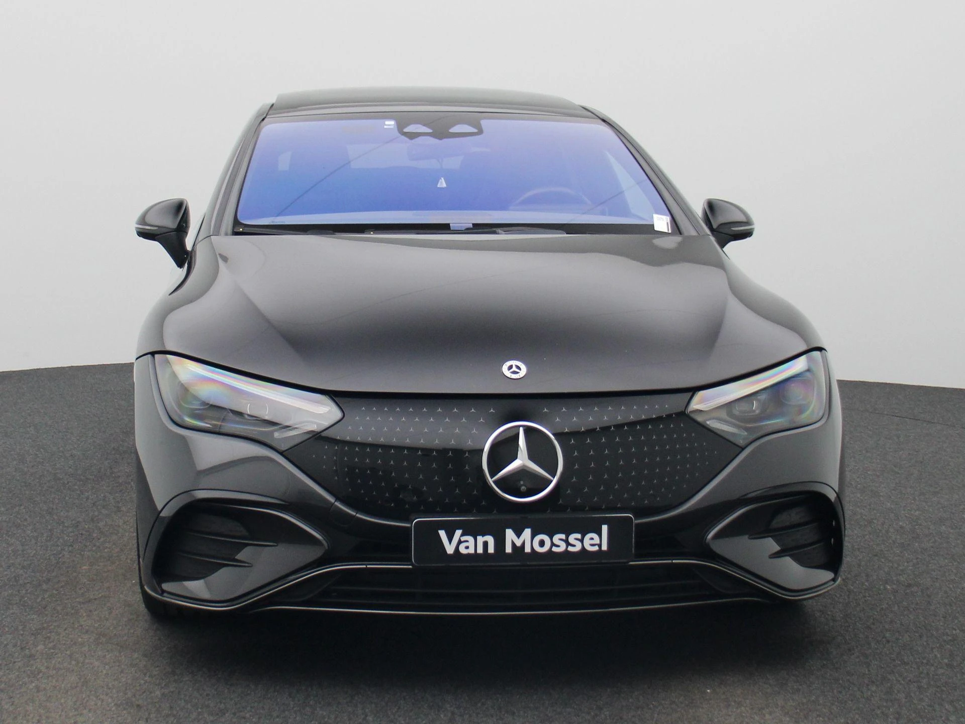 Mercedes-Benz-EQE-image-2