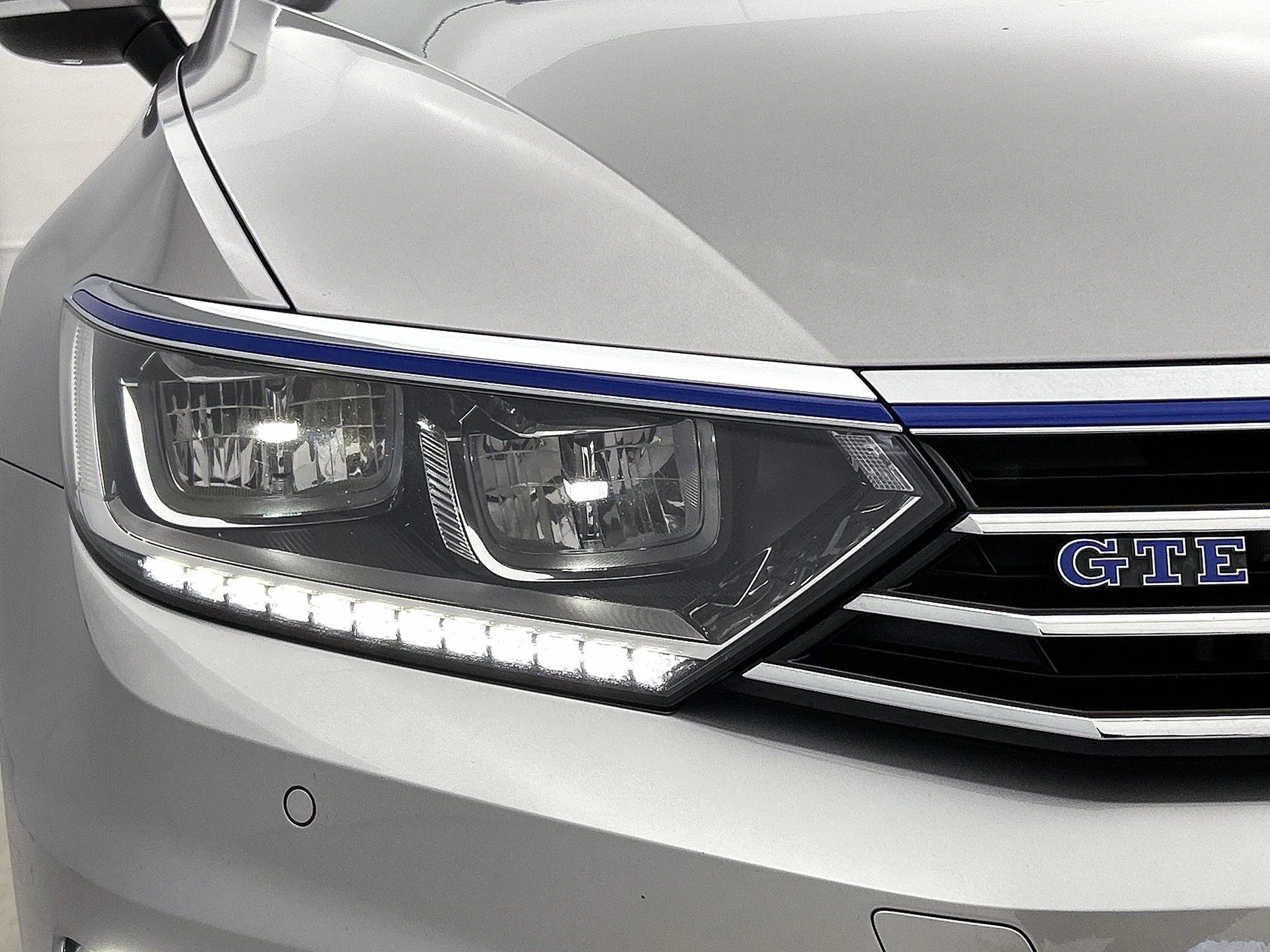 Volkswagen-Passat-image-10
