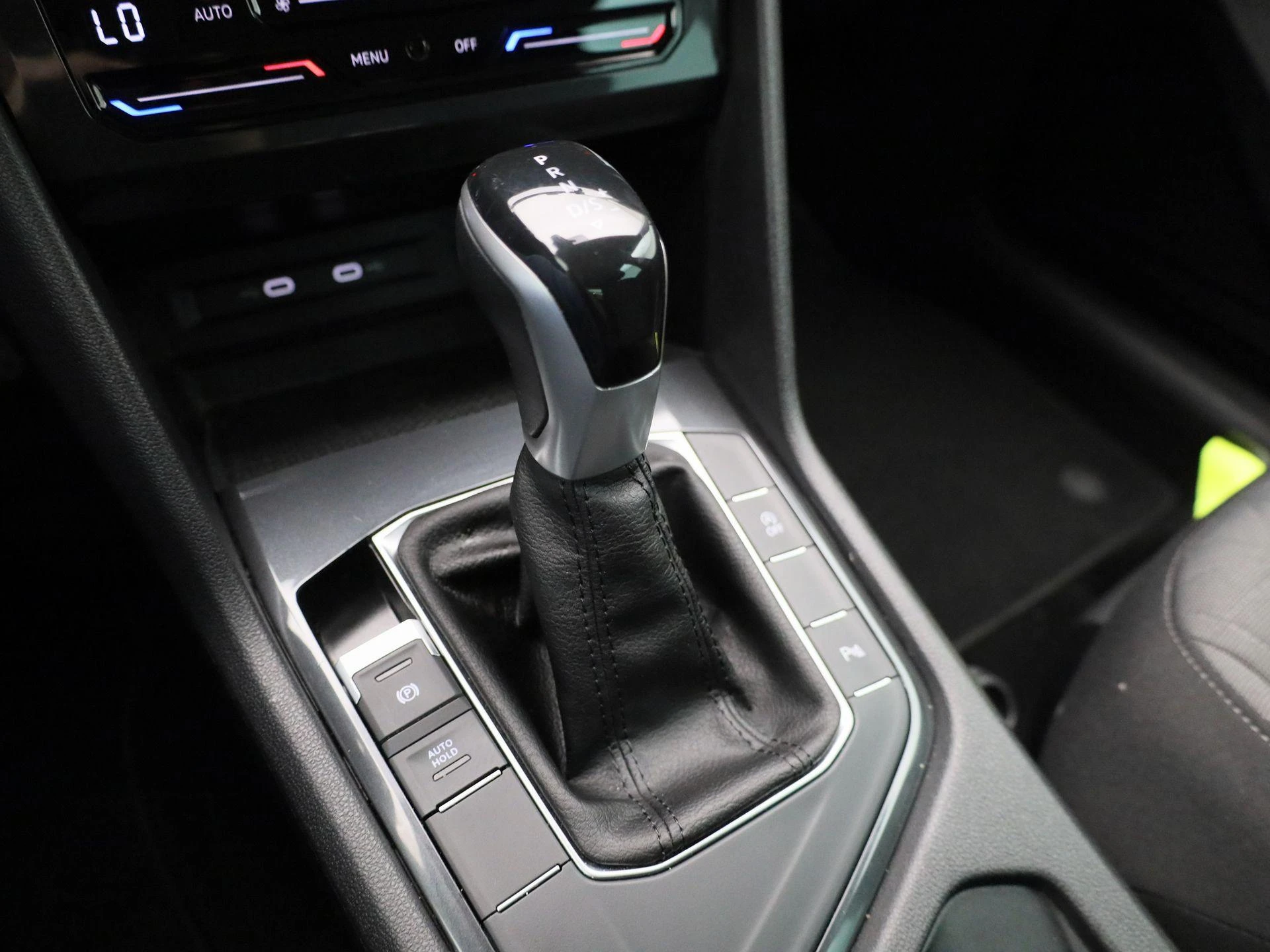 Volkswagen-Tiguan-image-26