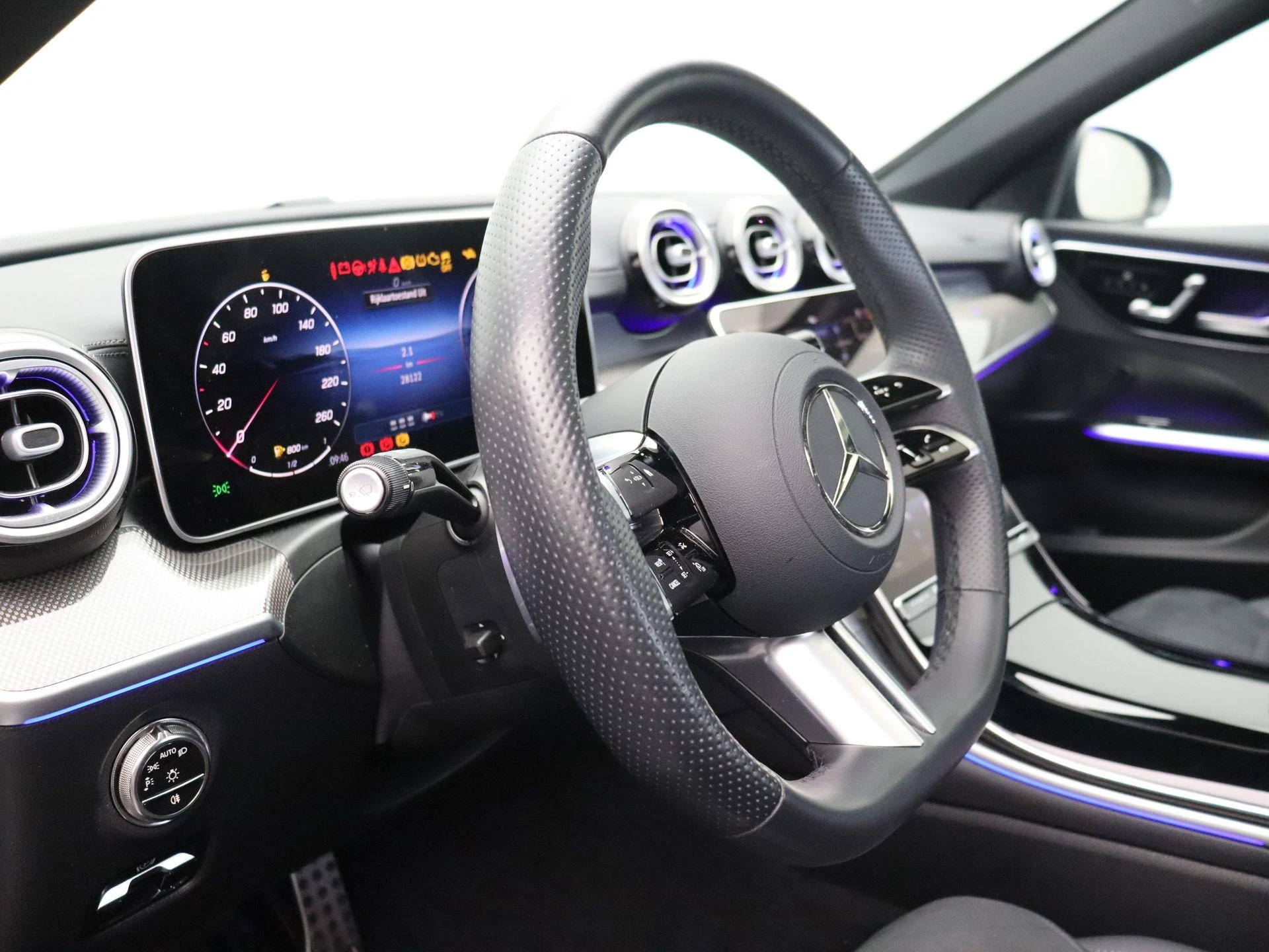 Mercedes-Benz-C-Klasse-image-16