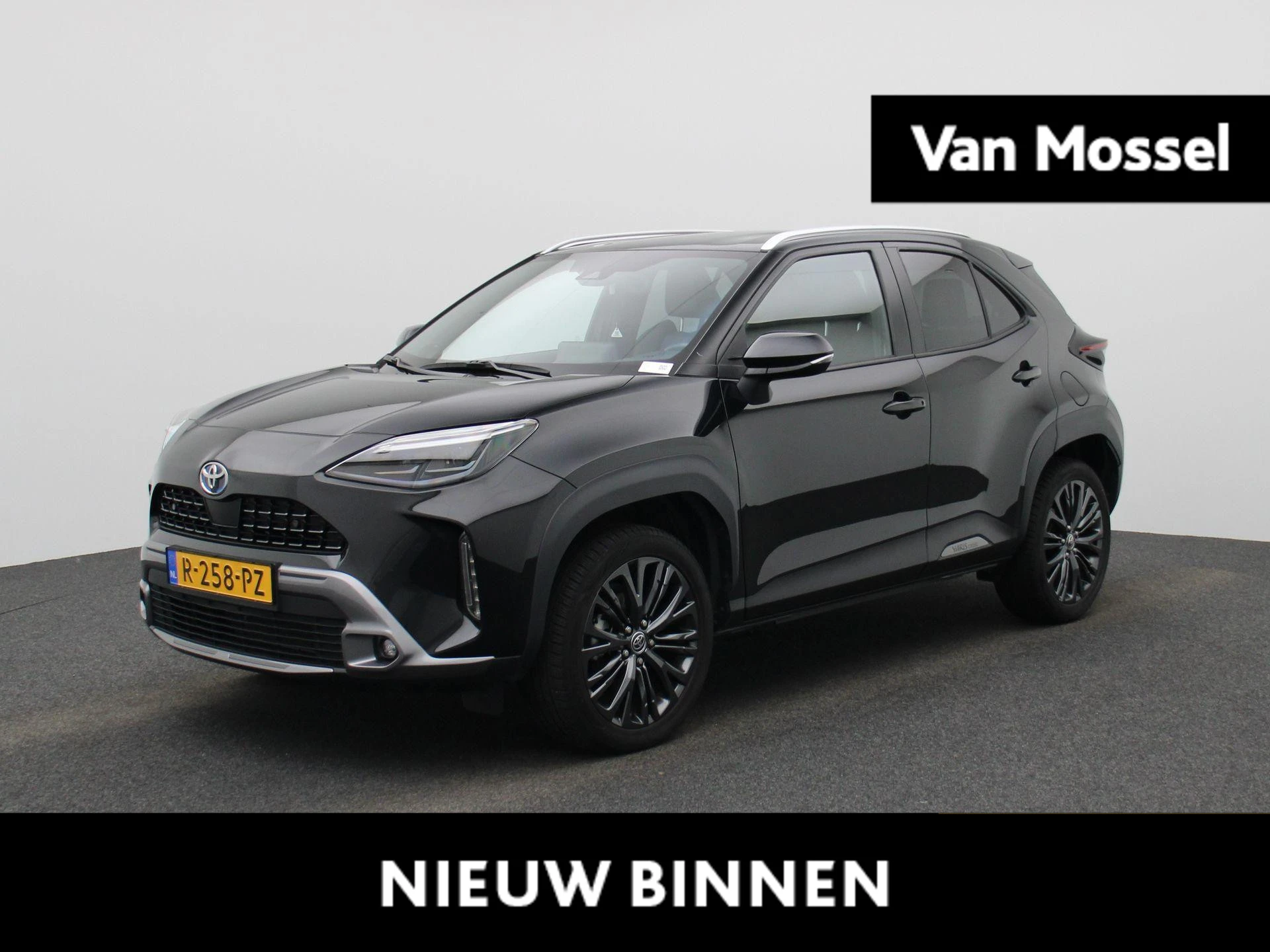 Toyota-Yaris Cross-image-0