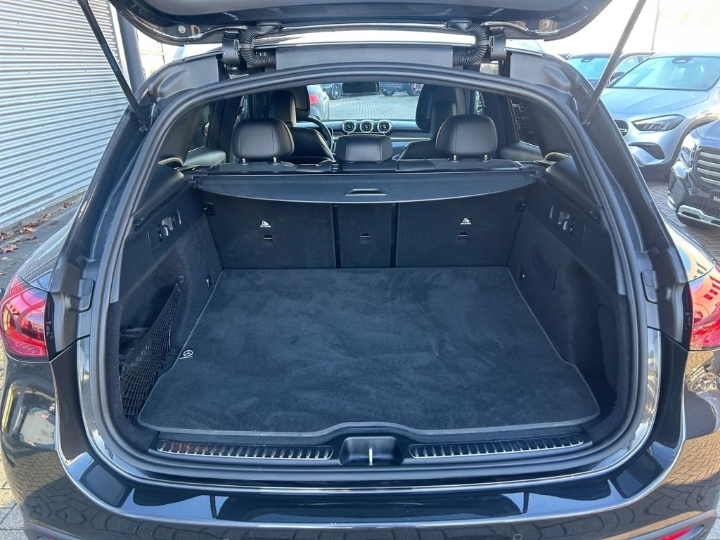 Mercedes-Benz-GLC 300 d-image-13