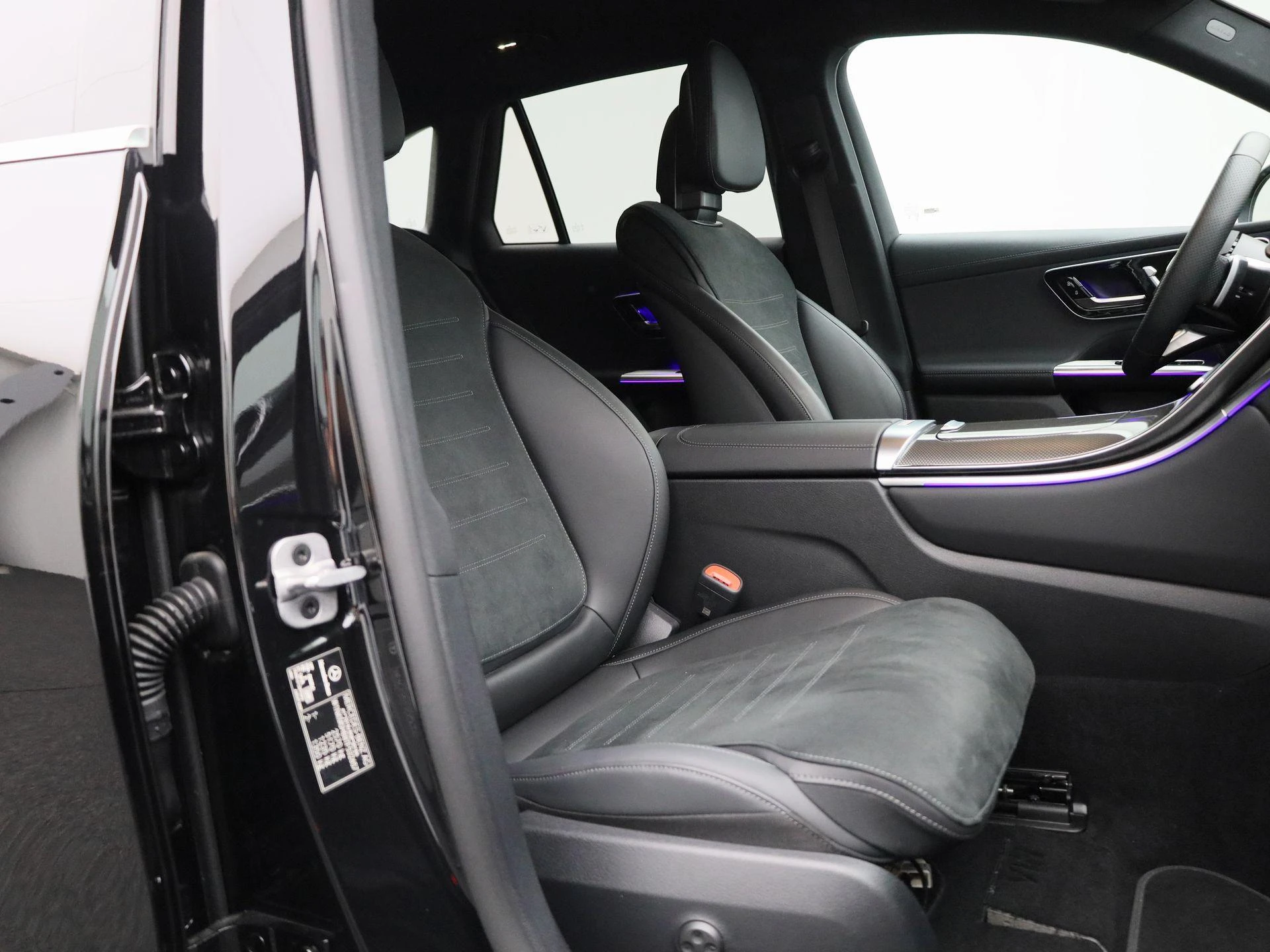 Mercedes-Benz-GLC-image-38