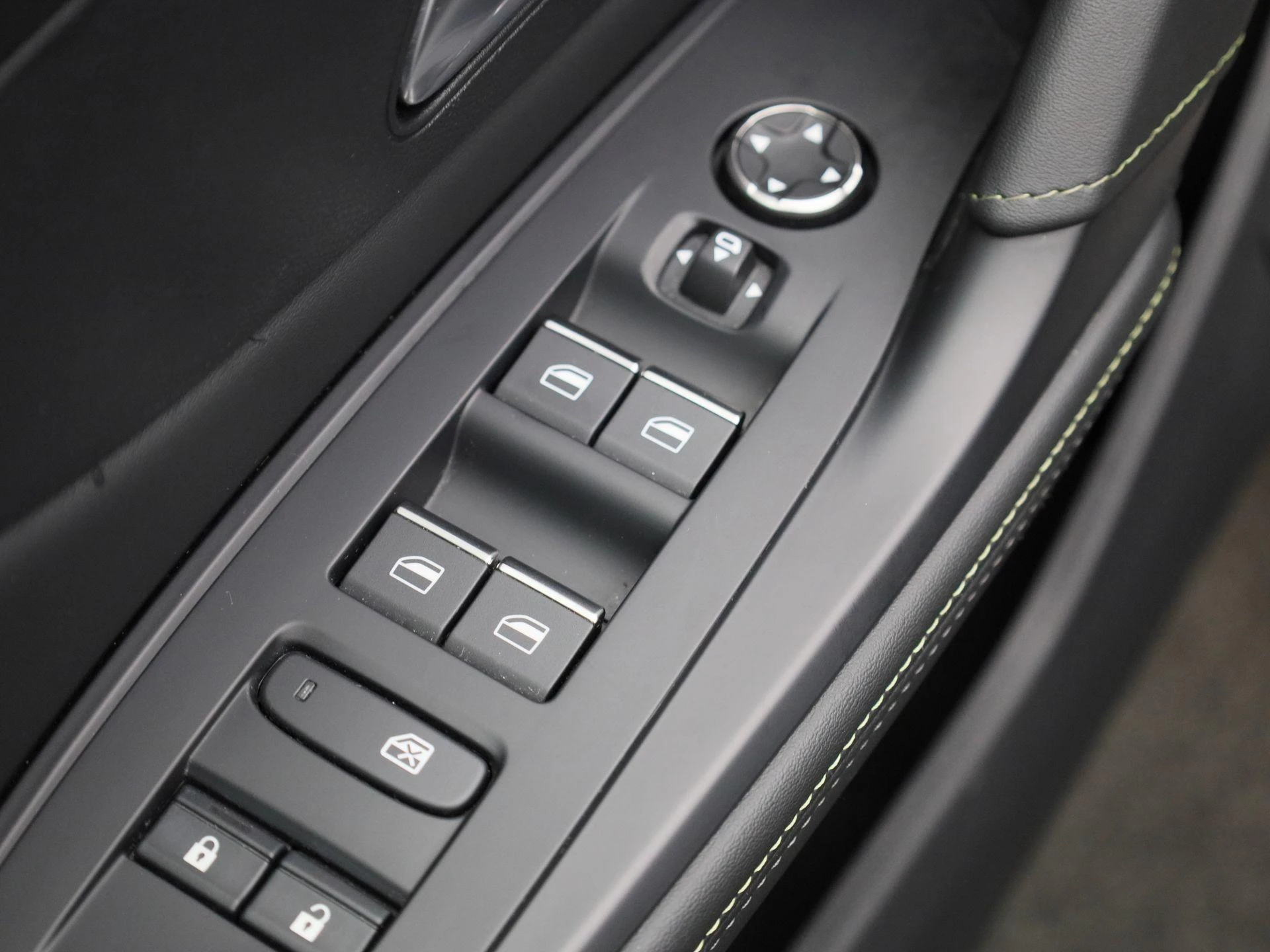 Peugeot-408-image-31