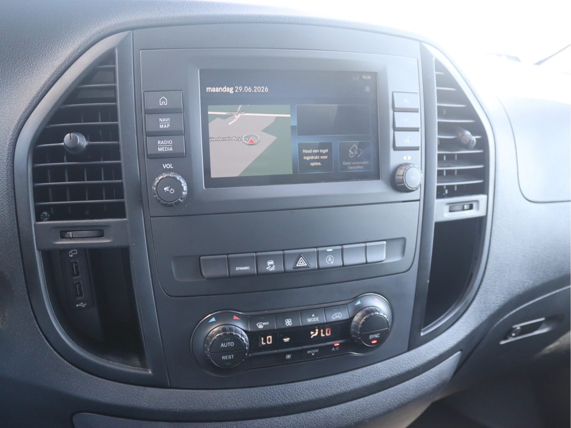 Mercedes-Benz-Vito-image-10