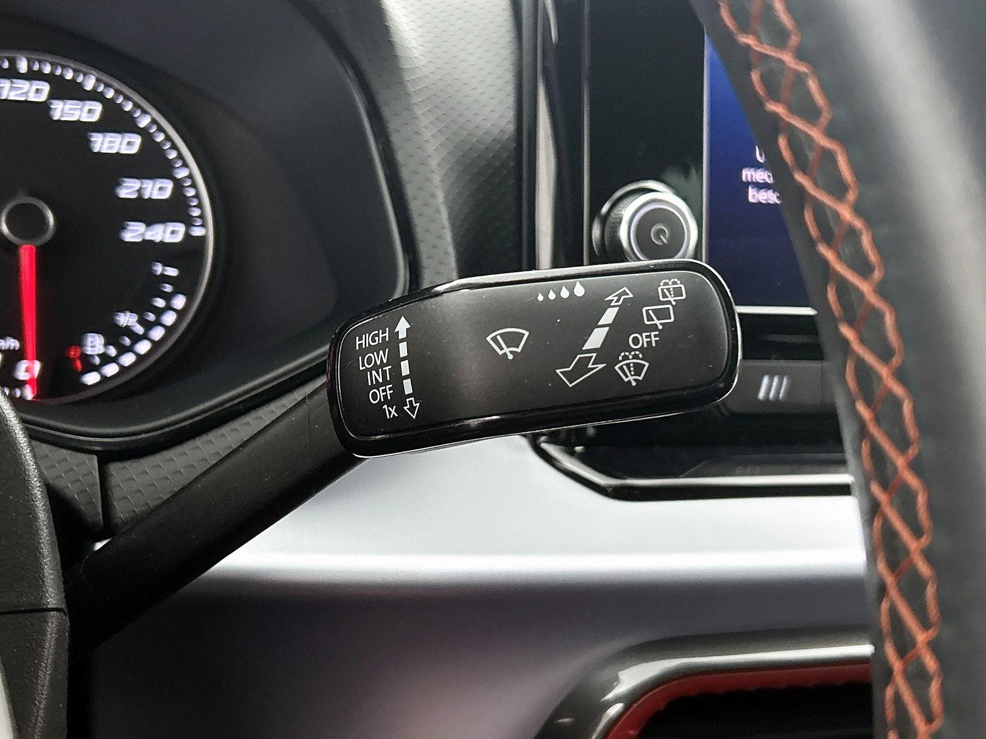 SEAT-Arona-image-8