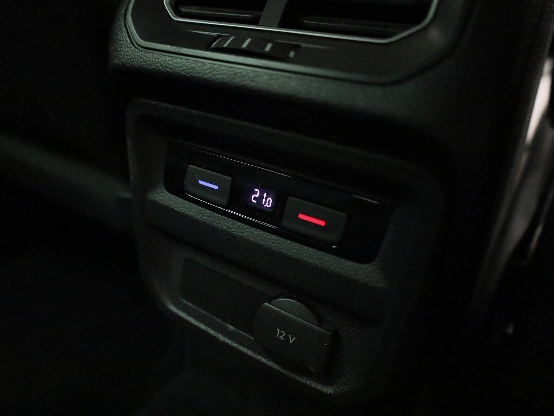 Volkswagen-Tiguan-image-35