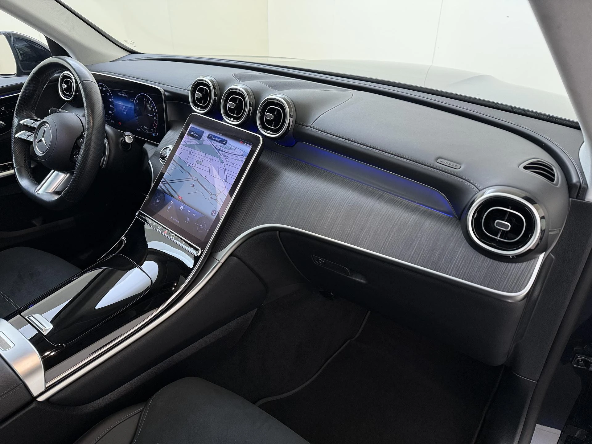 Mercedes-Benz-GLC-image-2