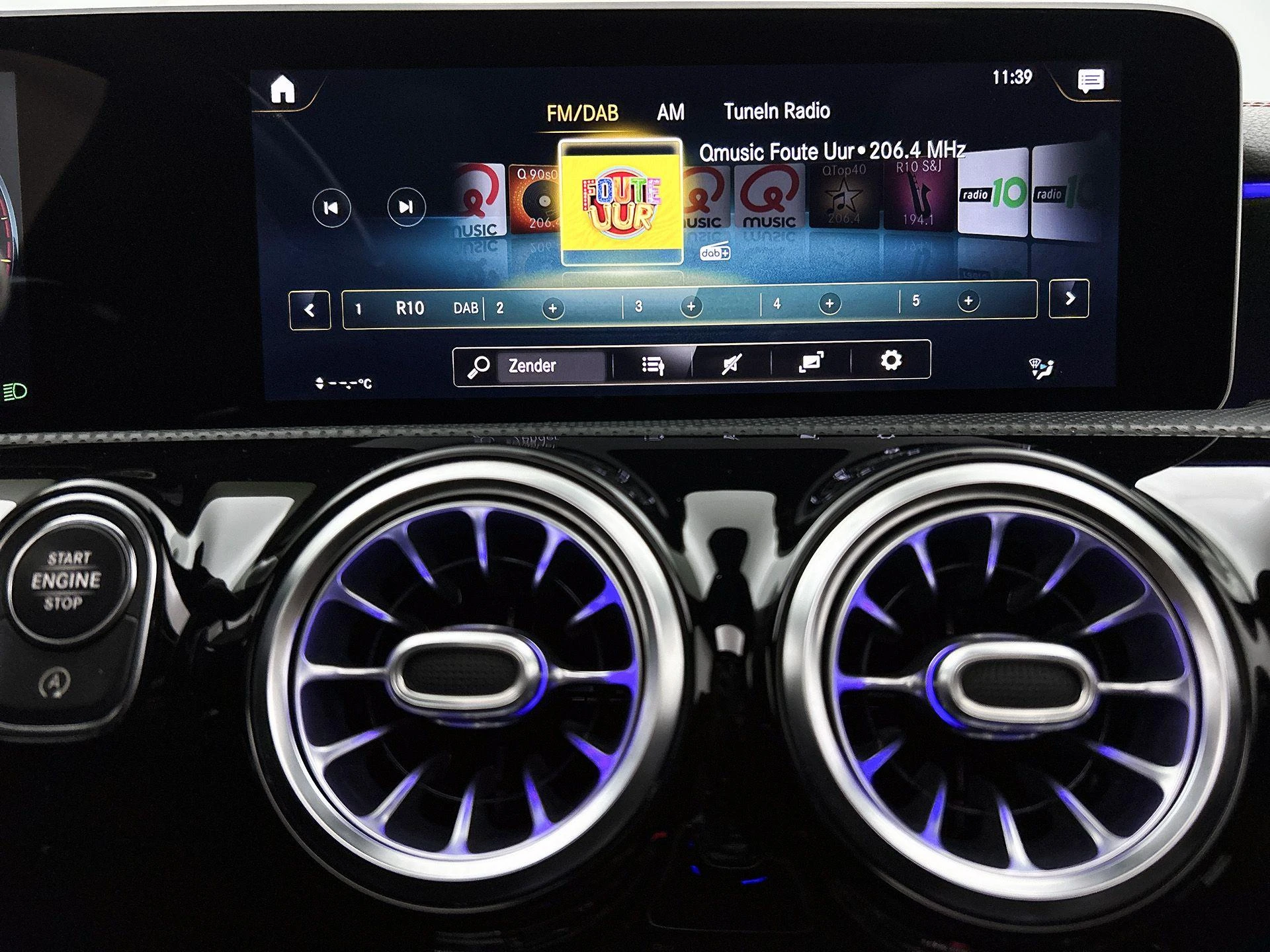 Mercedes-Benz-CLA-image-7