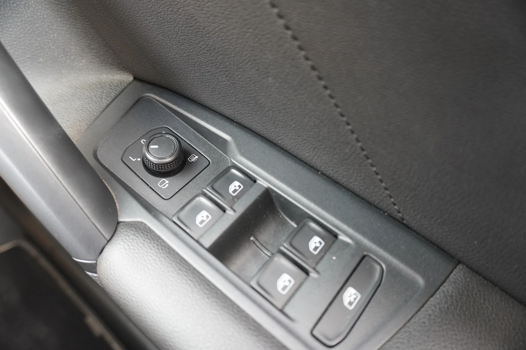 Volkswagen-Tiguan-image-30