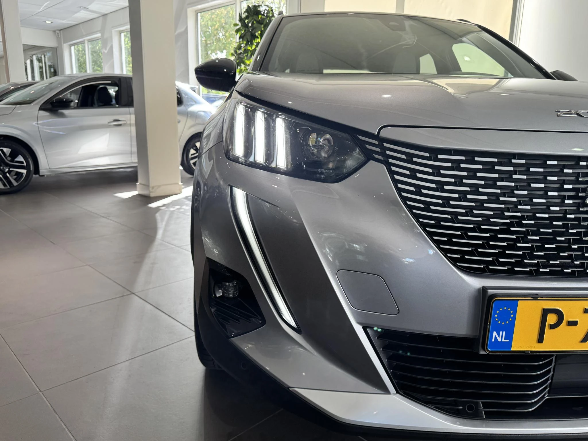 Peugeot-e-2008-image-13