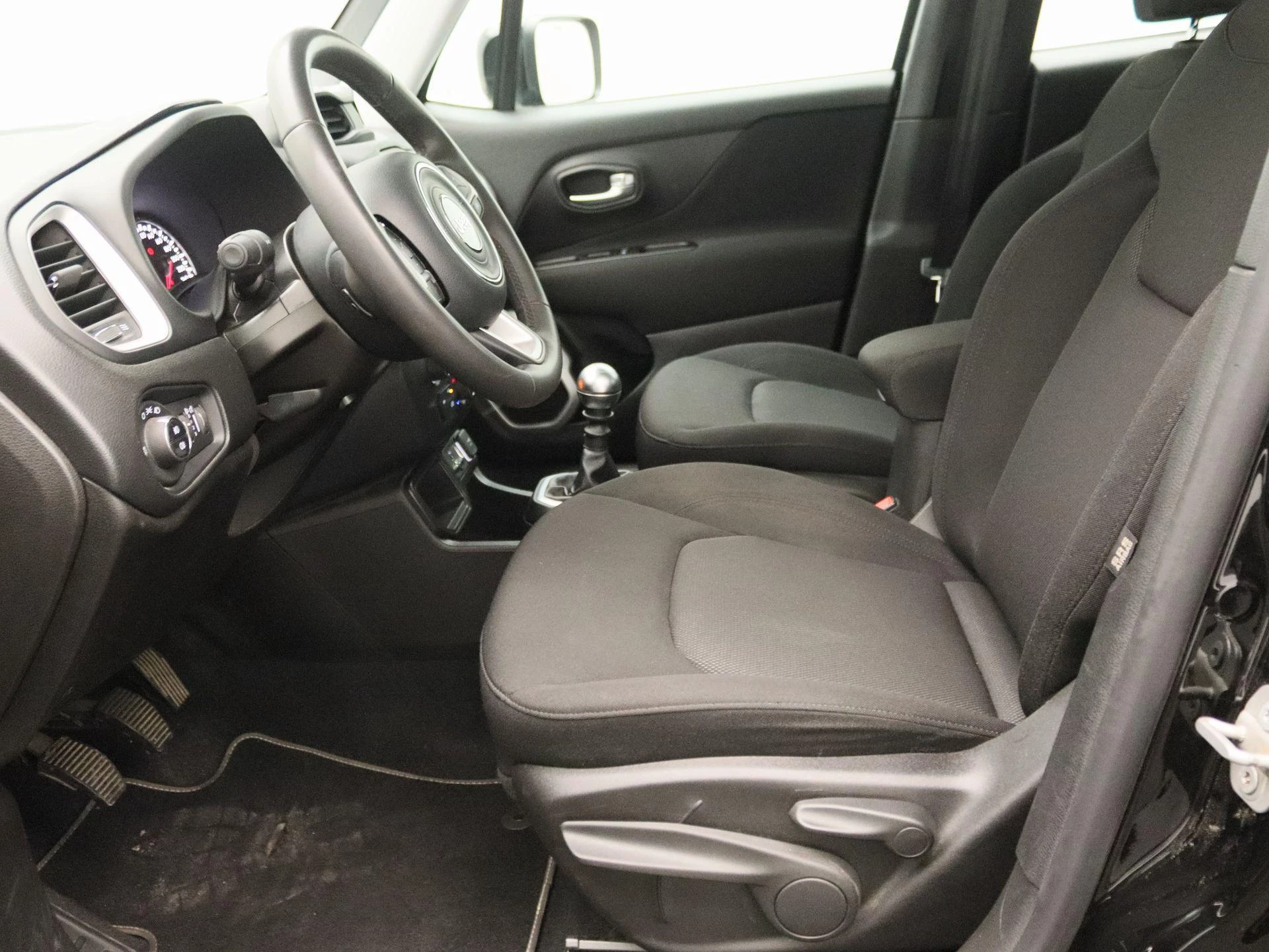 Jeep-Renegade-image-11