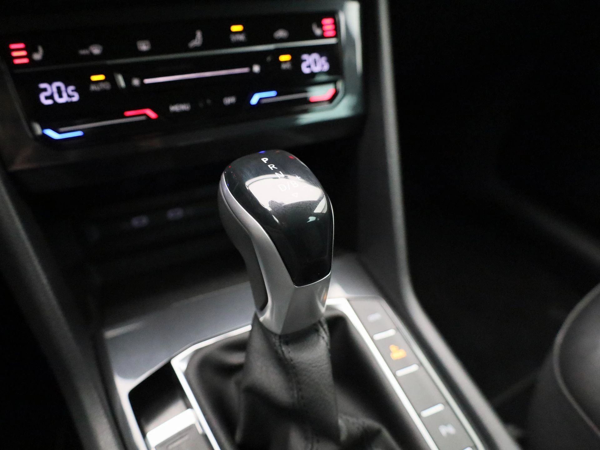 Volkswagen-Tiguan-image-30