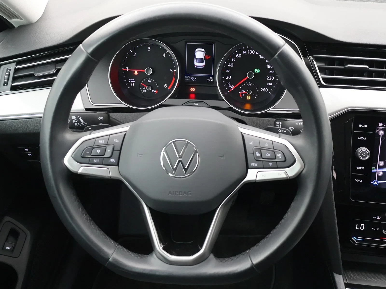 Volkswagen-Passat-image-13
