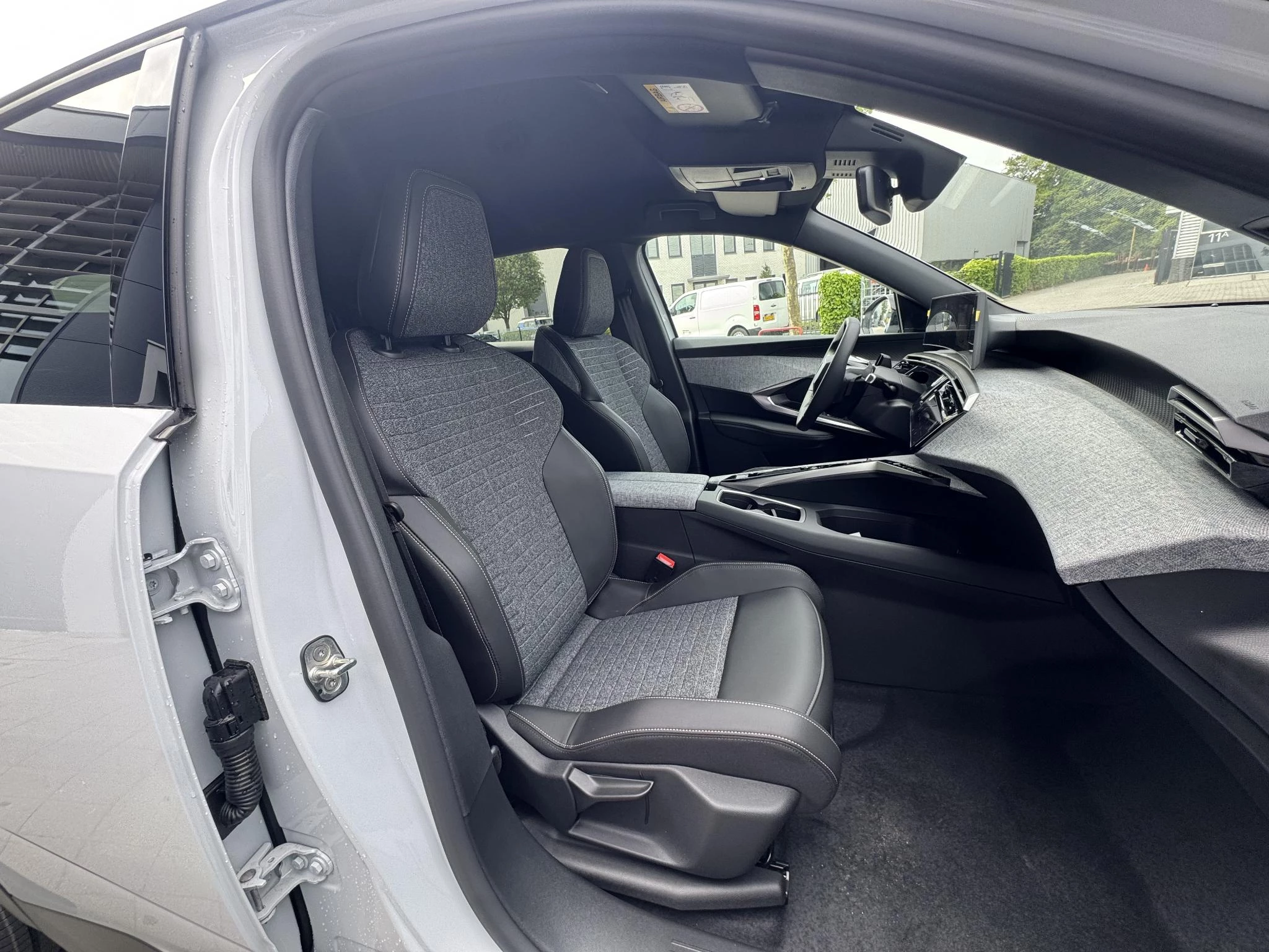 Peugeot e-3008 Allure Avantage 210 73 kWh