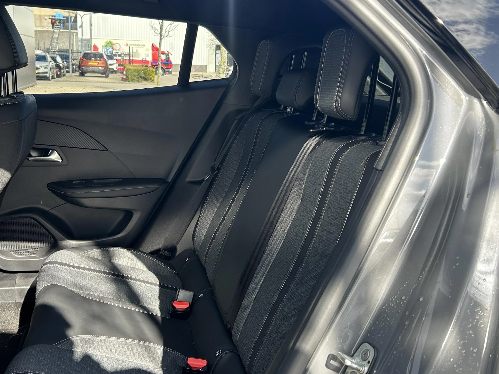 Peugeot-e-2008-image-21