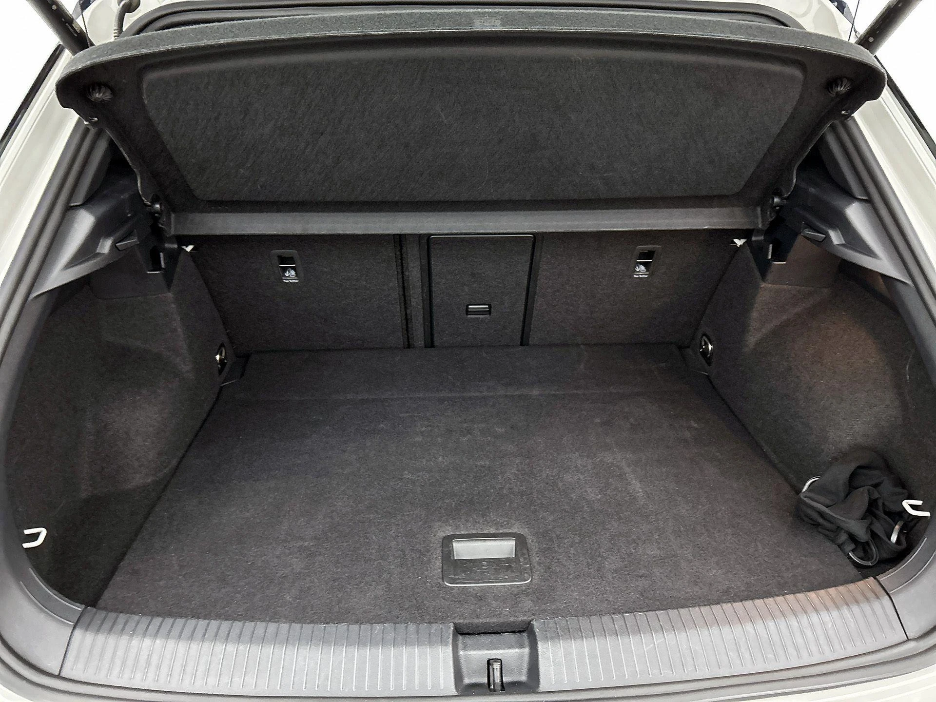 Volkswagen-T-Roc-image-23