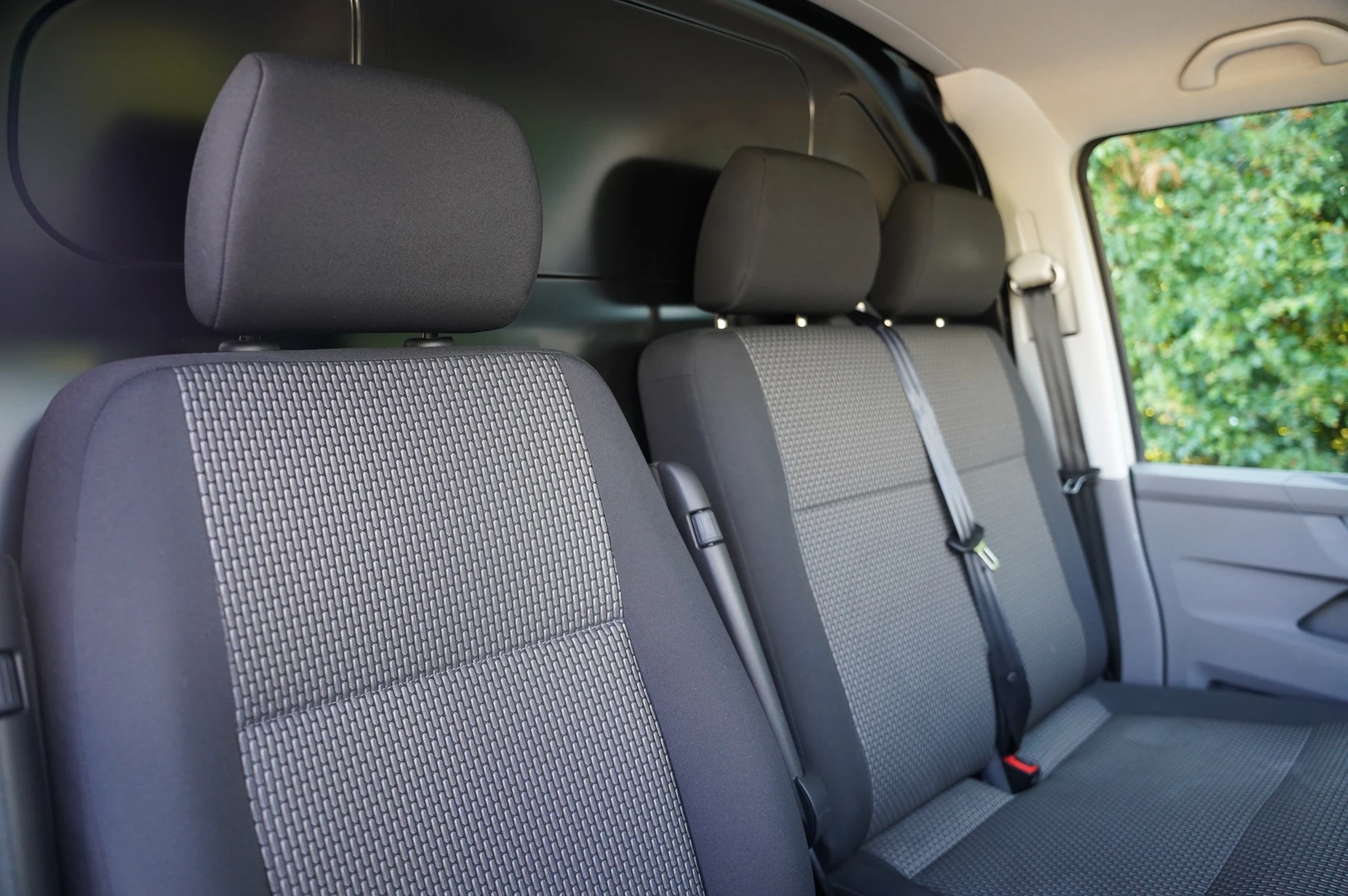 Volkswagen-Transporter-image-8
