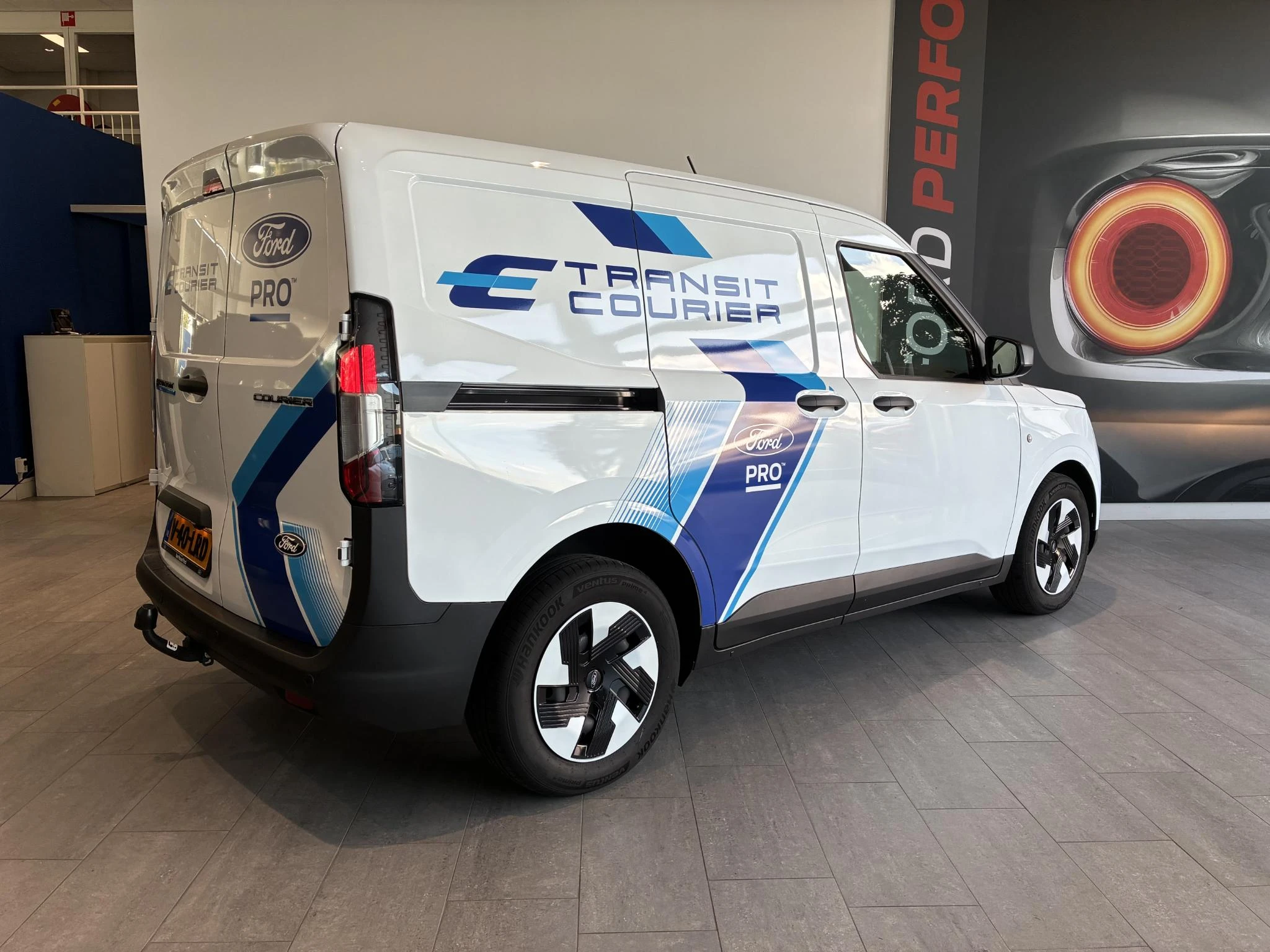 Ford-E-Transit Courier-image-4