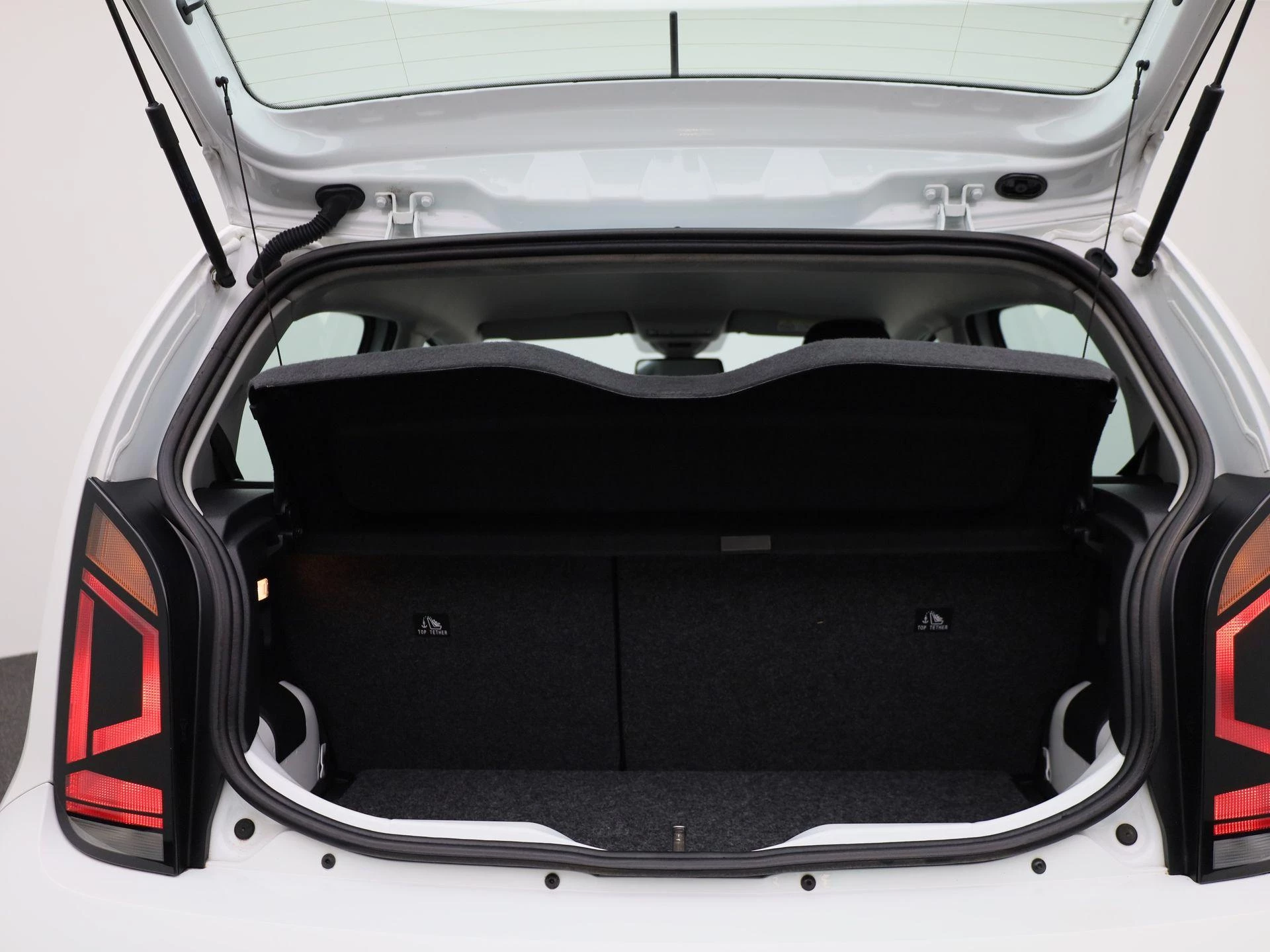 Volkswagen-up!-image-13