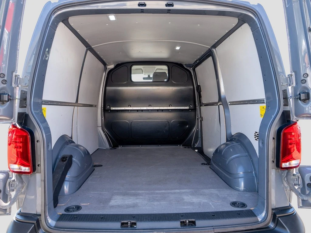 Volkswagen-Transporter-image-5