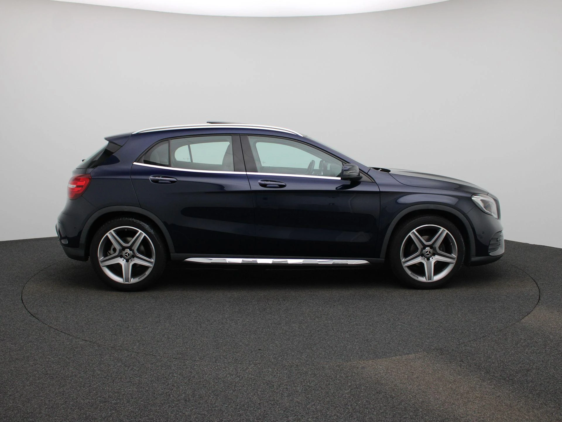 Mercedes-Benz-GLA-image-5