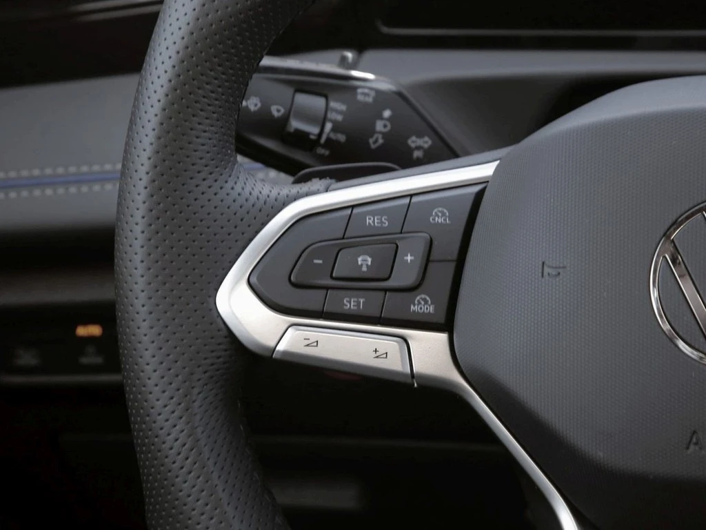 Volkswagen-Tiguan-image-17