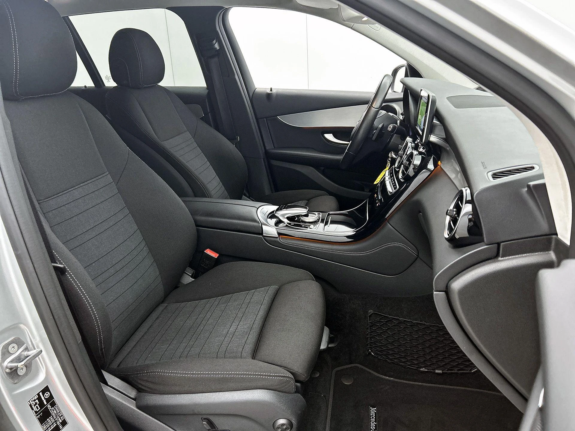 Mercedes-Benz-GLC-image-38