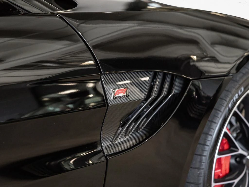 Aston Martin-V8 Vantage-image-9