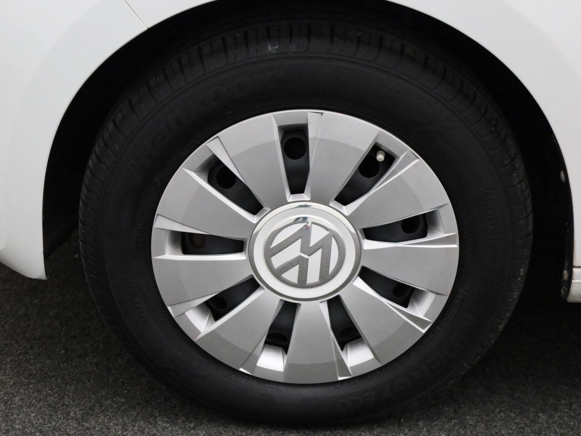 Volkswagen-e-up!-image-12