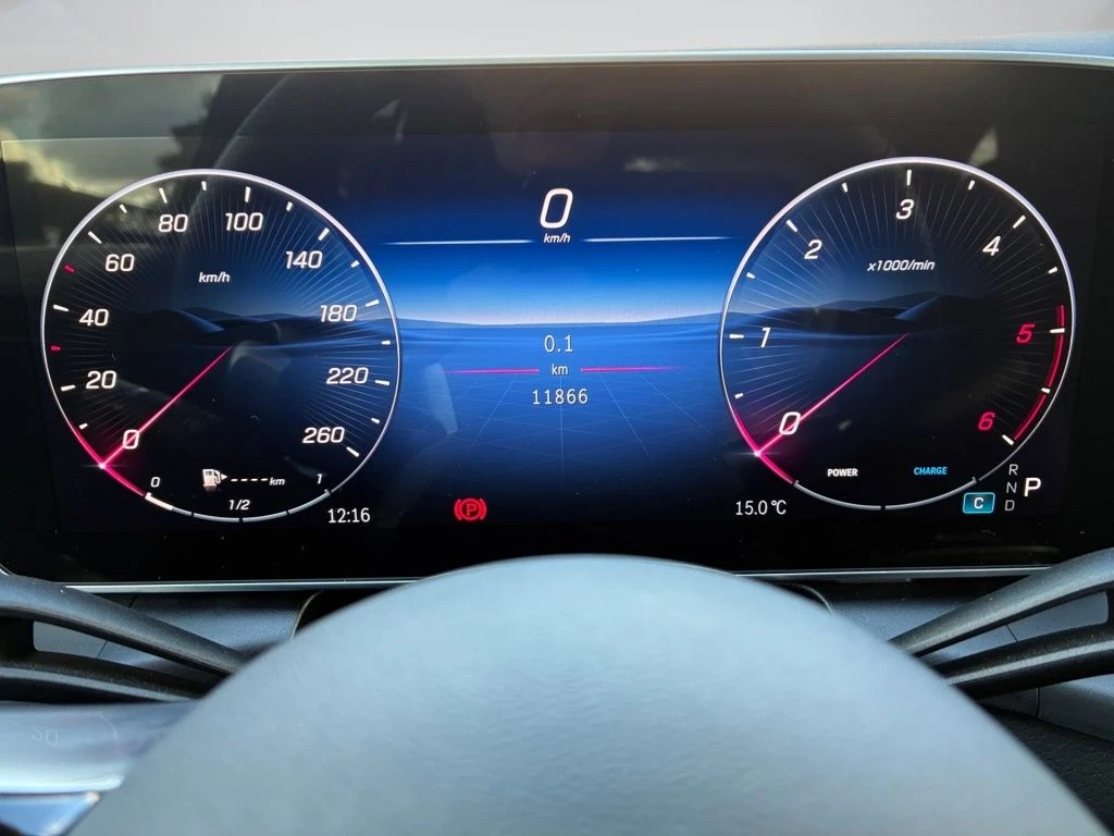 Mercedes-Benz-GLC 300 d-image-6