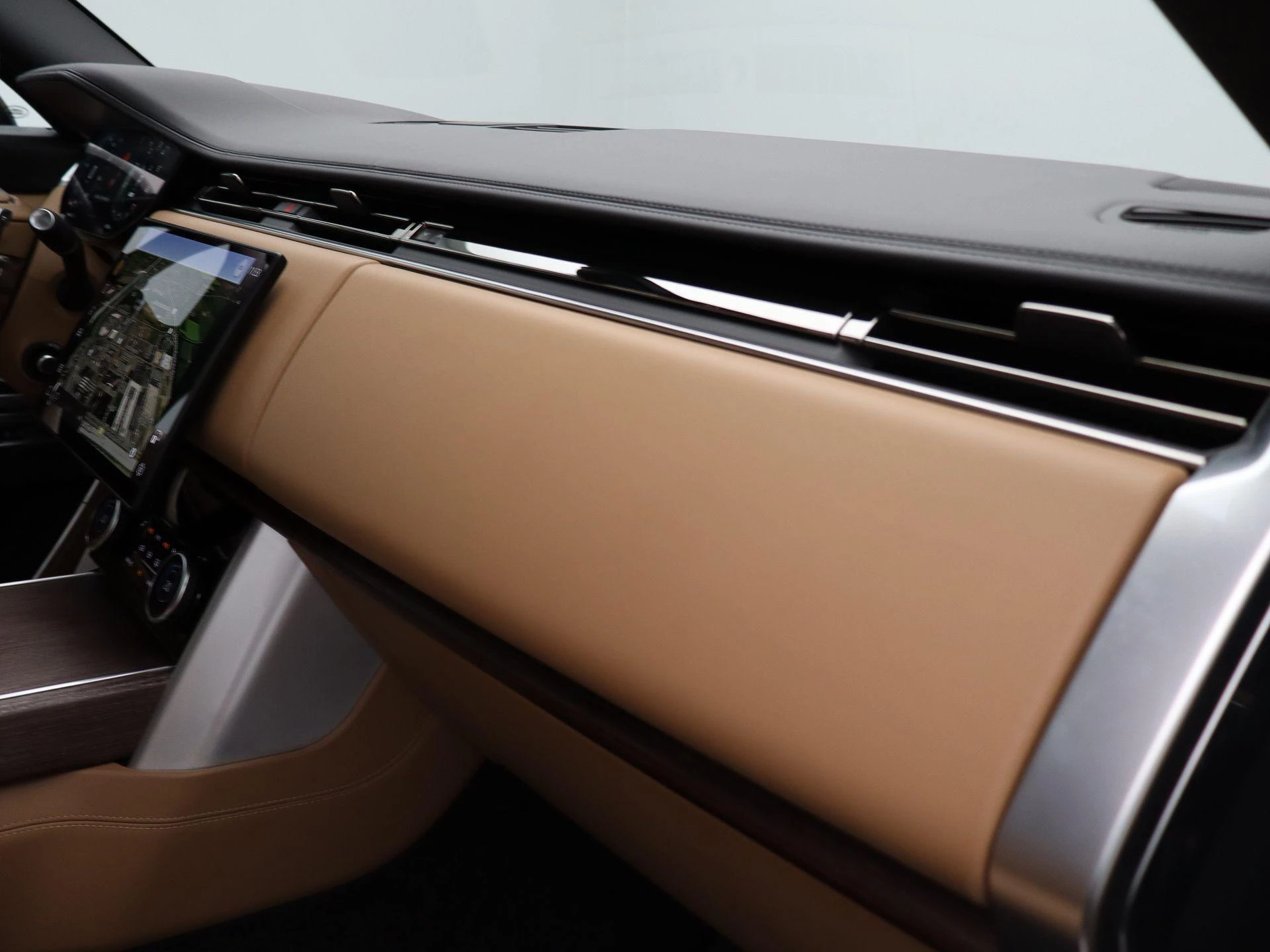 Land Rover-Range Rover-image-37