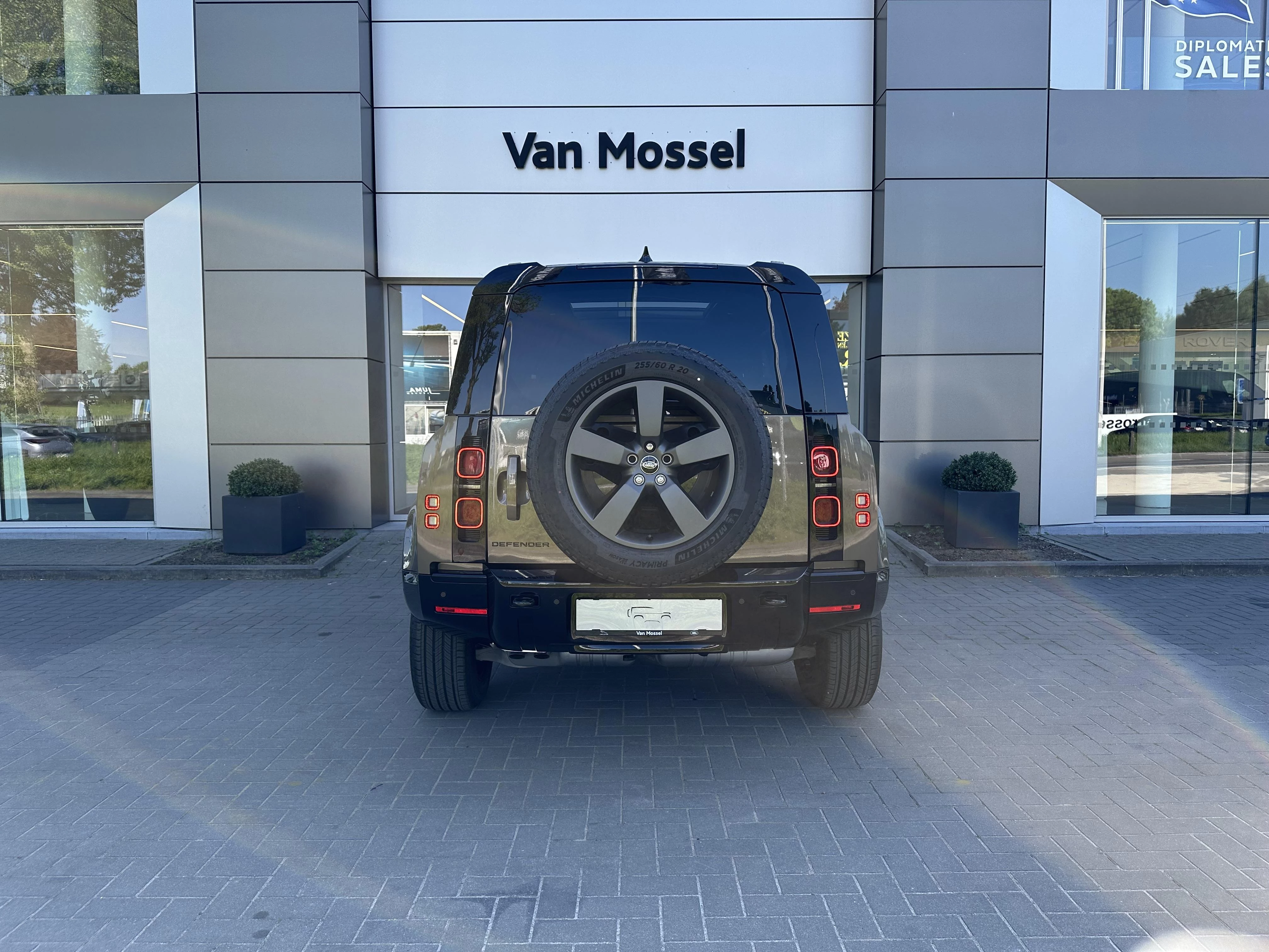 Land Rover-Defender-image-5