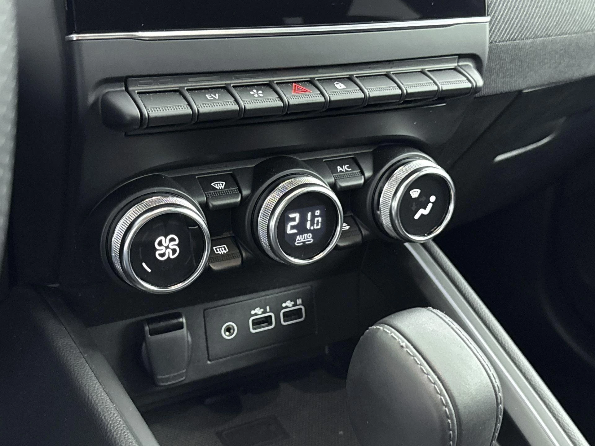 Renault-Clio-image-15