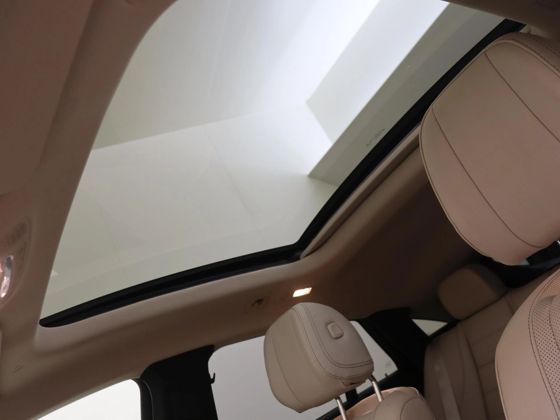 Mercedes-Benz-GLE-image-28