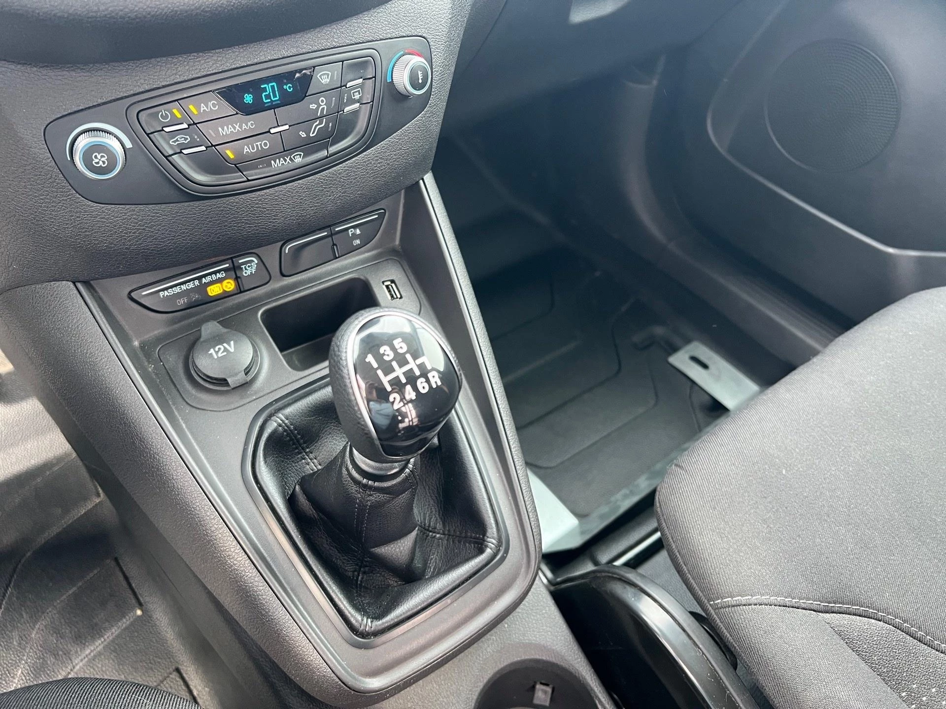 Ford-Transit Courier-image-9