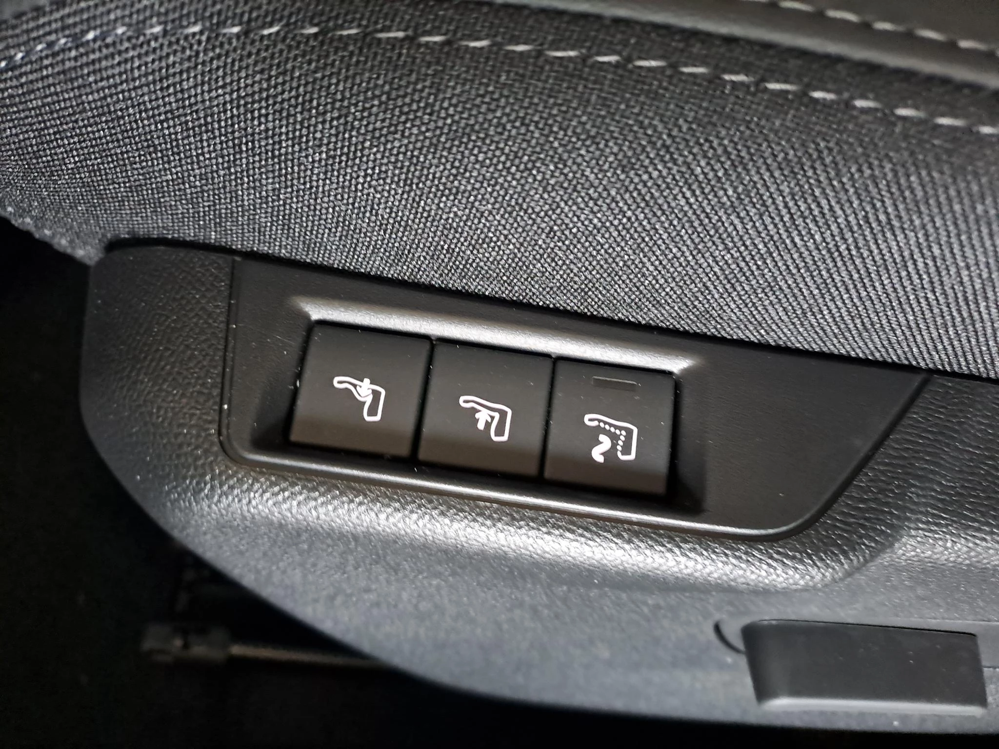 Peugeot-e-2008-image-11