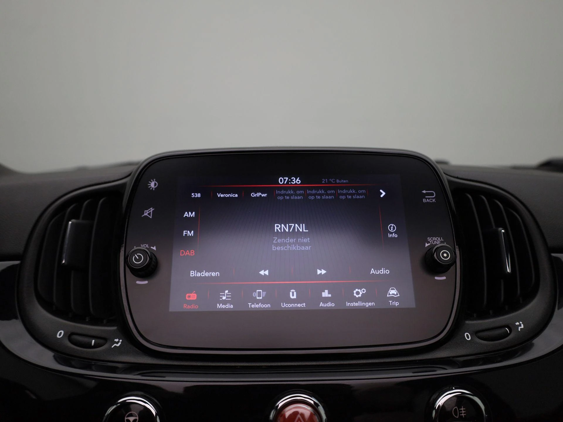 Fiat-500C-image-16