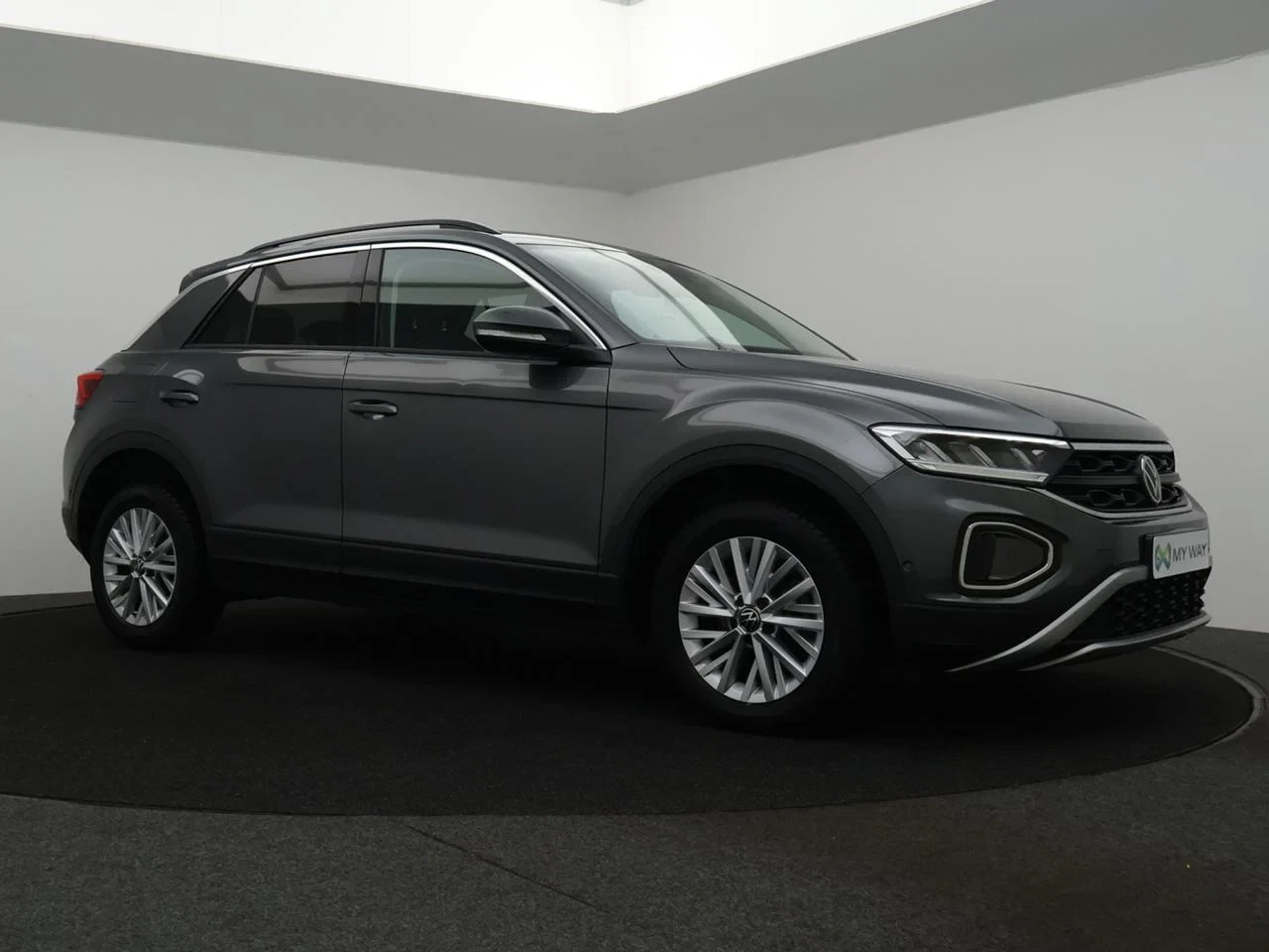 Volkswagen-T-Roc-image-2