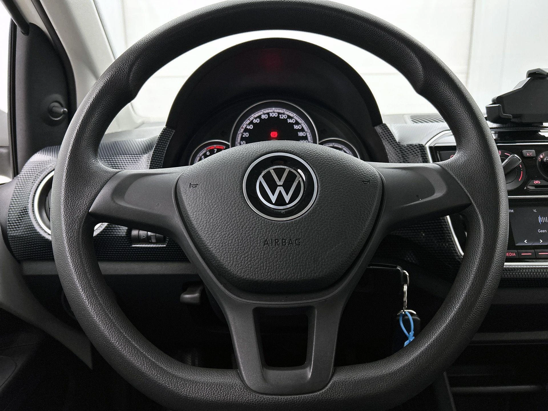 Volkswagen-up!-image-27