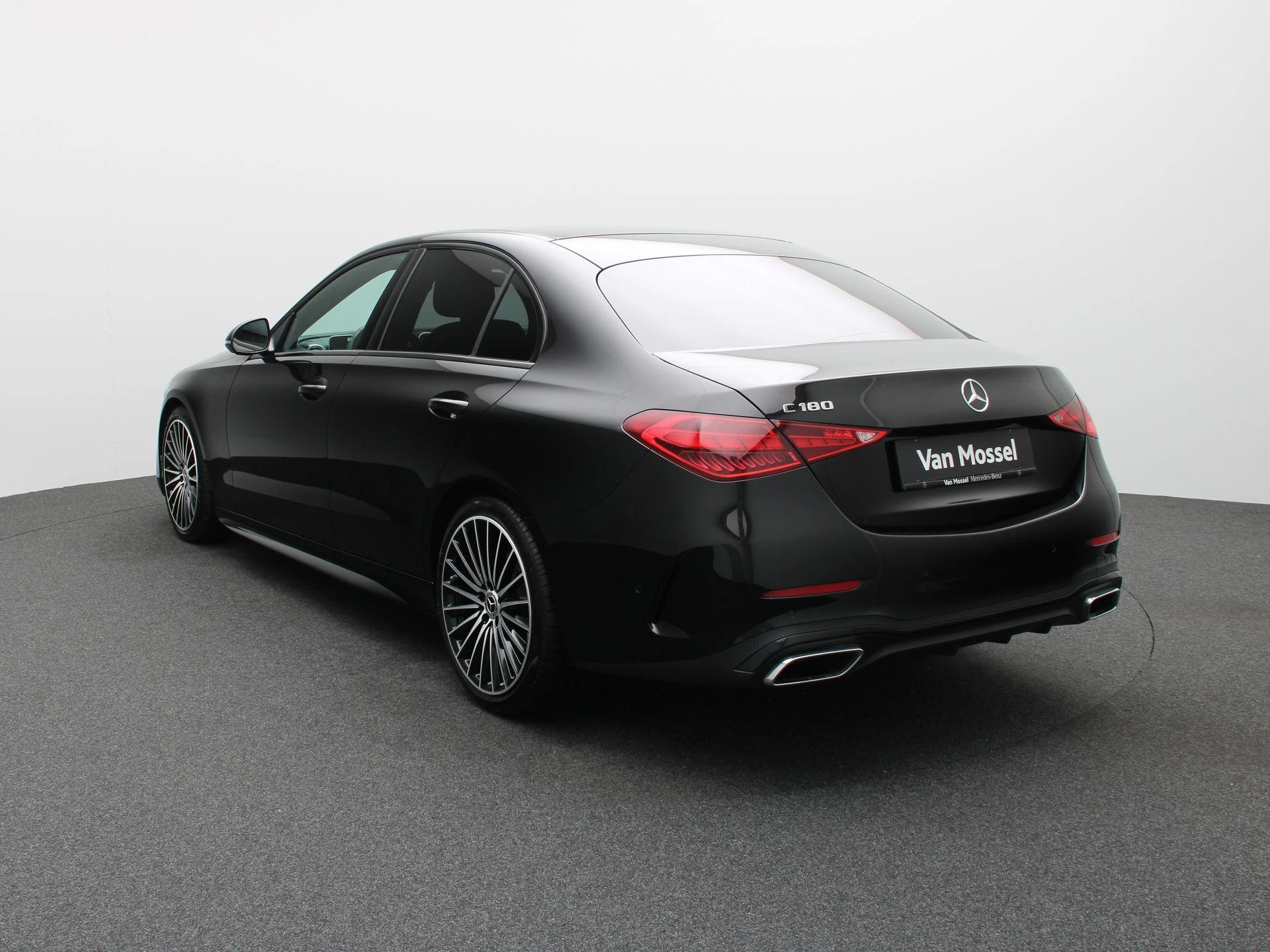 Mercedes-Benz-C-Klasse-image-1